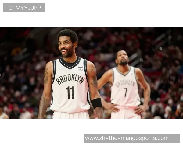 杜兰特与大一时期女同学重逢 KD妈妈也与其合影 网友戏弄：成婚吧